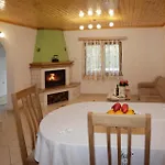 4 Bedroom Gorgeous In Breze Casa vacanze *